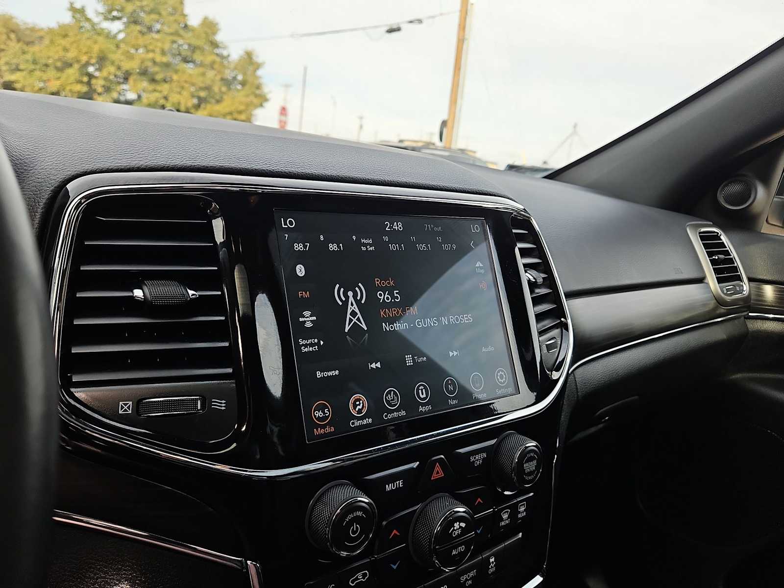 Thumbnail: 2022 Jeep Grand Cherokee - 22