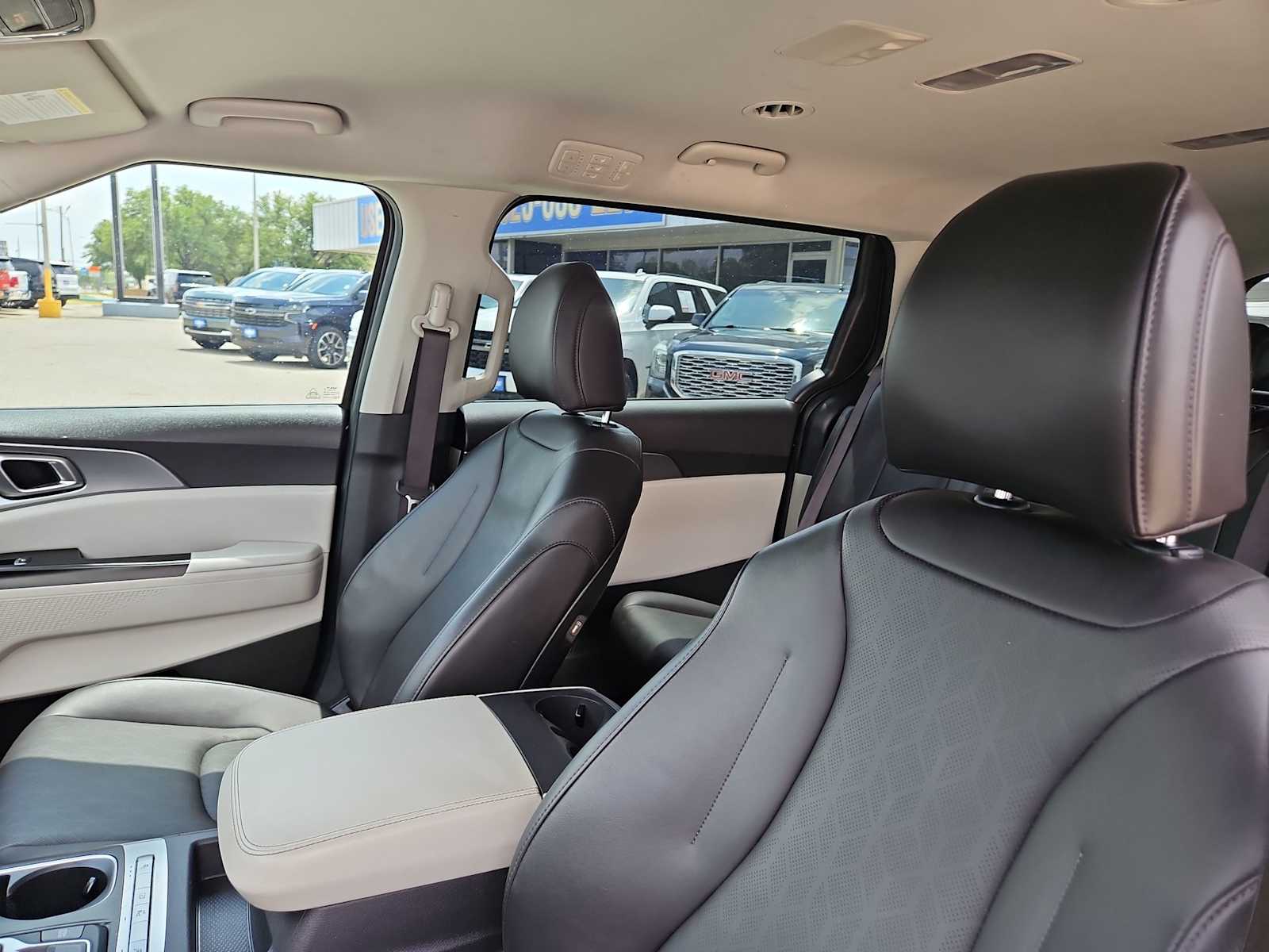 Thumbnail: 2023 Kia Carnival - 13