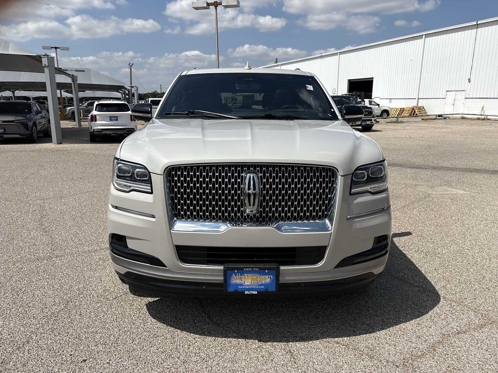 Thumbnail: 2023 Lincoln Navigator - 3
