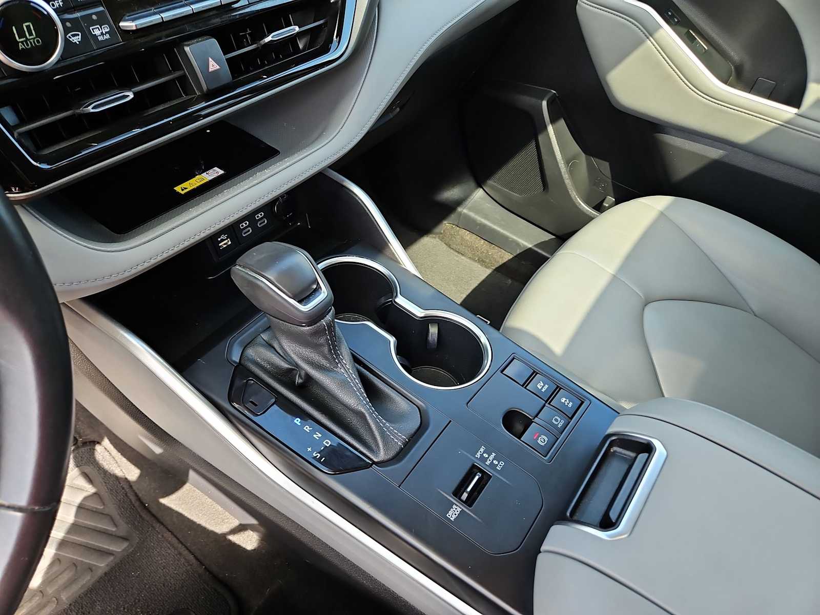 Thumbnail: 2023 Toyota Highlander - 20