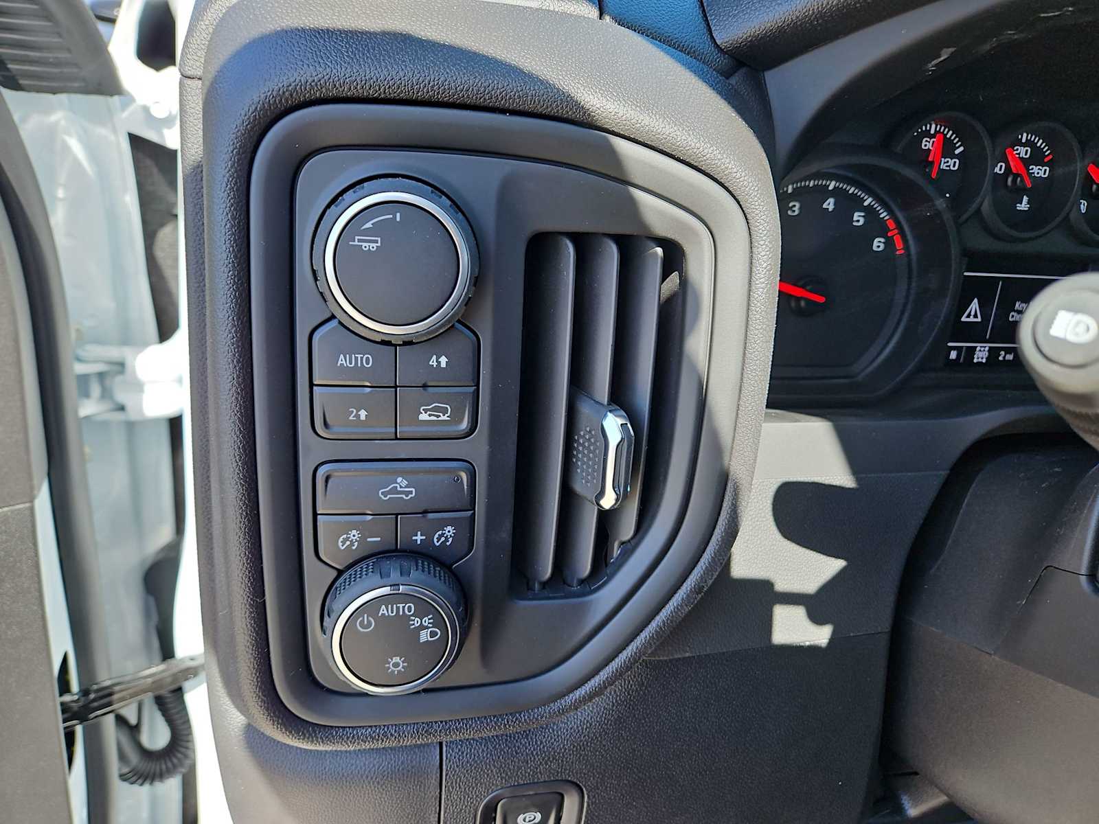 Thumbnail: 2025 Chevrolet Silverado 1500 - 18