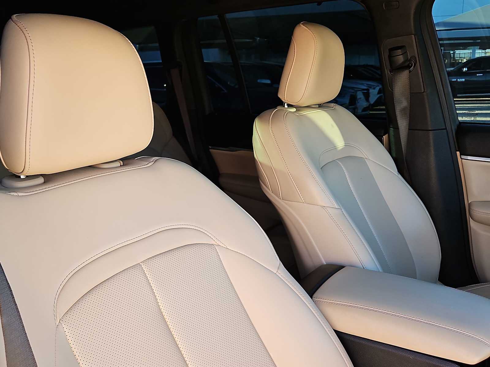 Thumbnail: 2023 Jeep Grand Cherokee - 17