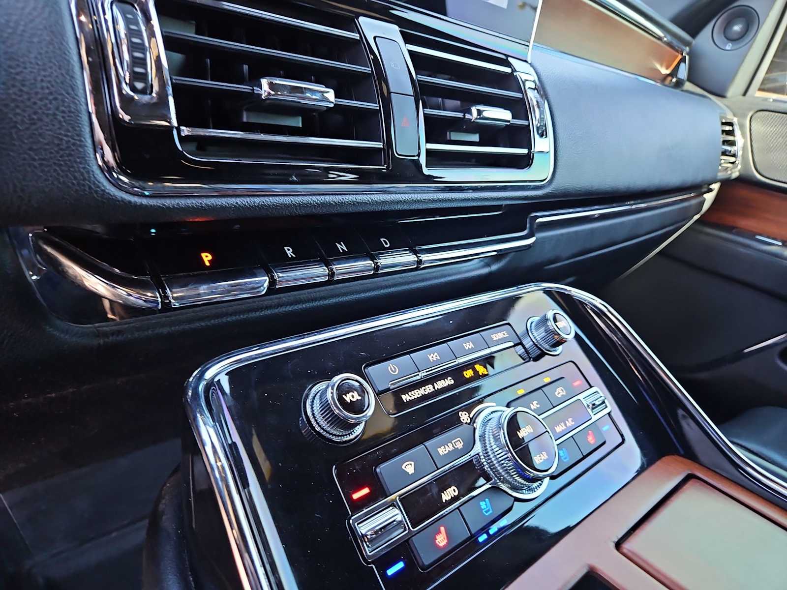 Thumbnail: 2019 Lincoln Navigator - 24