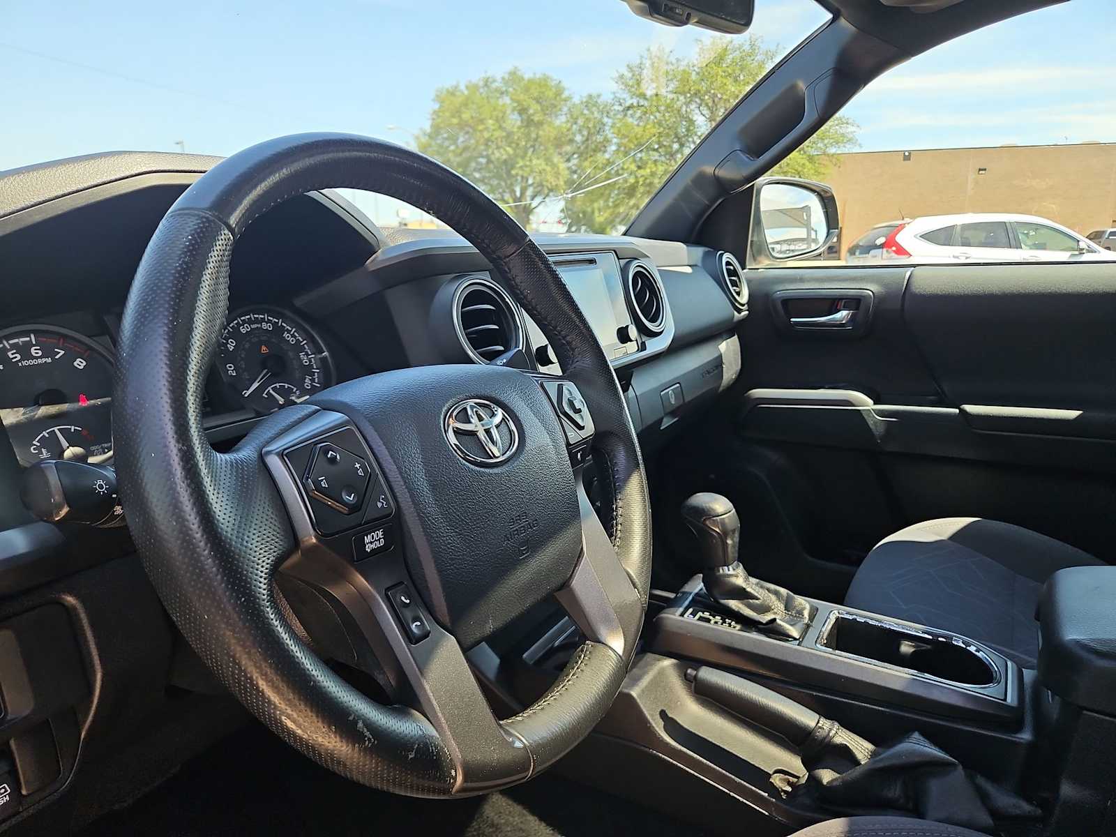 Thumbnail: 2017 Toyota Tacoma - 9
