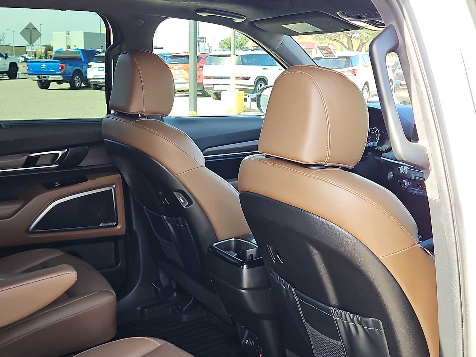Thumbnail: 2022 Kia Telluride - 17
