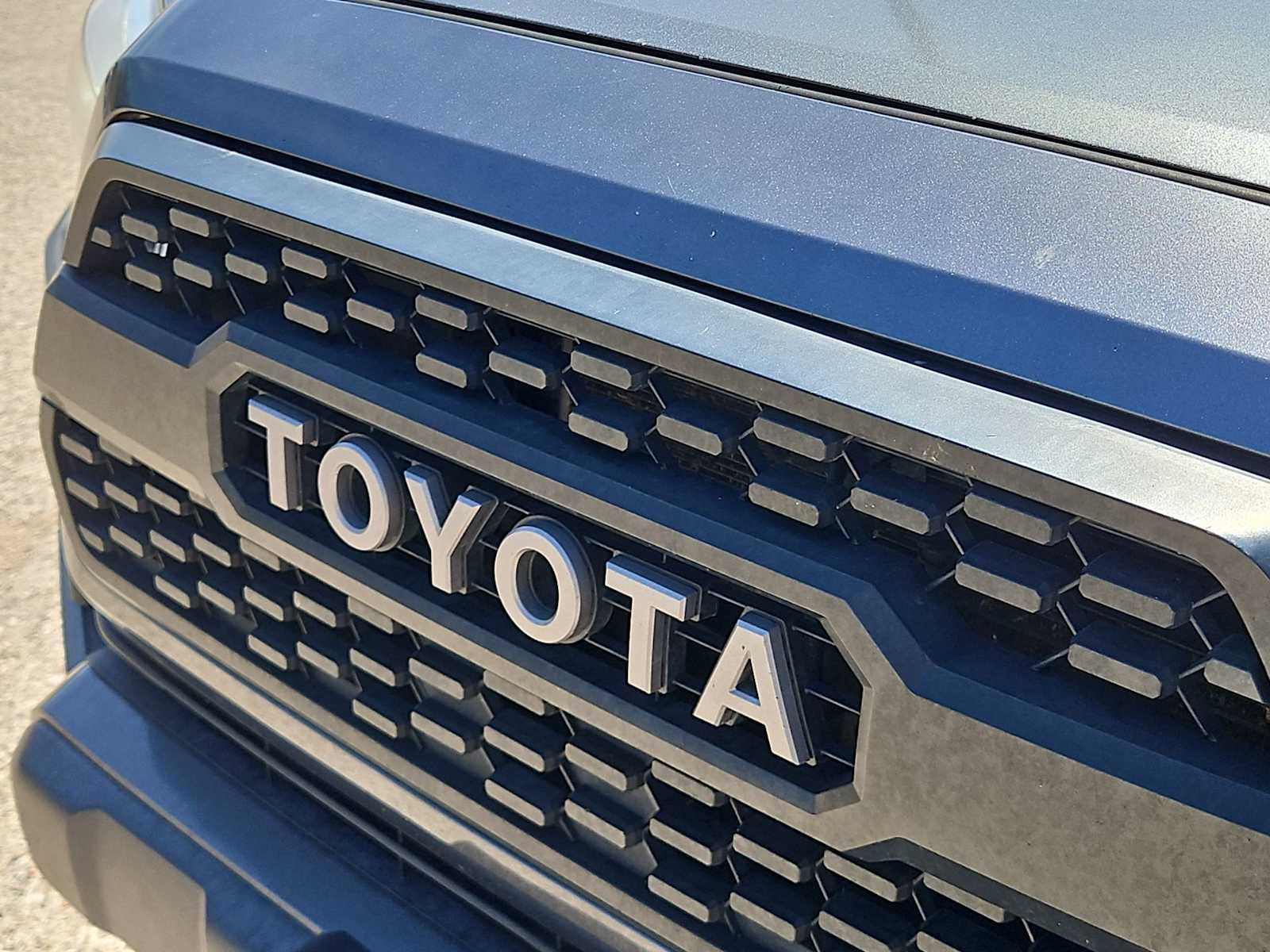 Thumbnail: 2017 Toyota Tacoma - 12