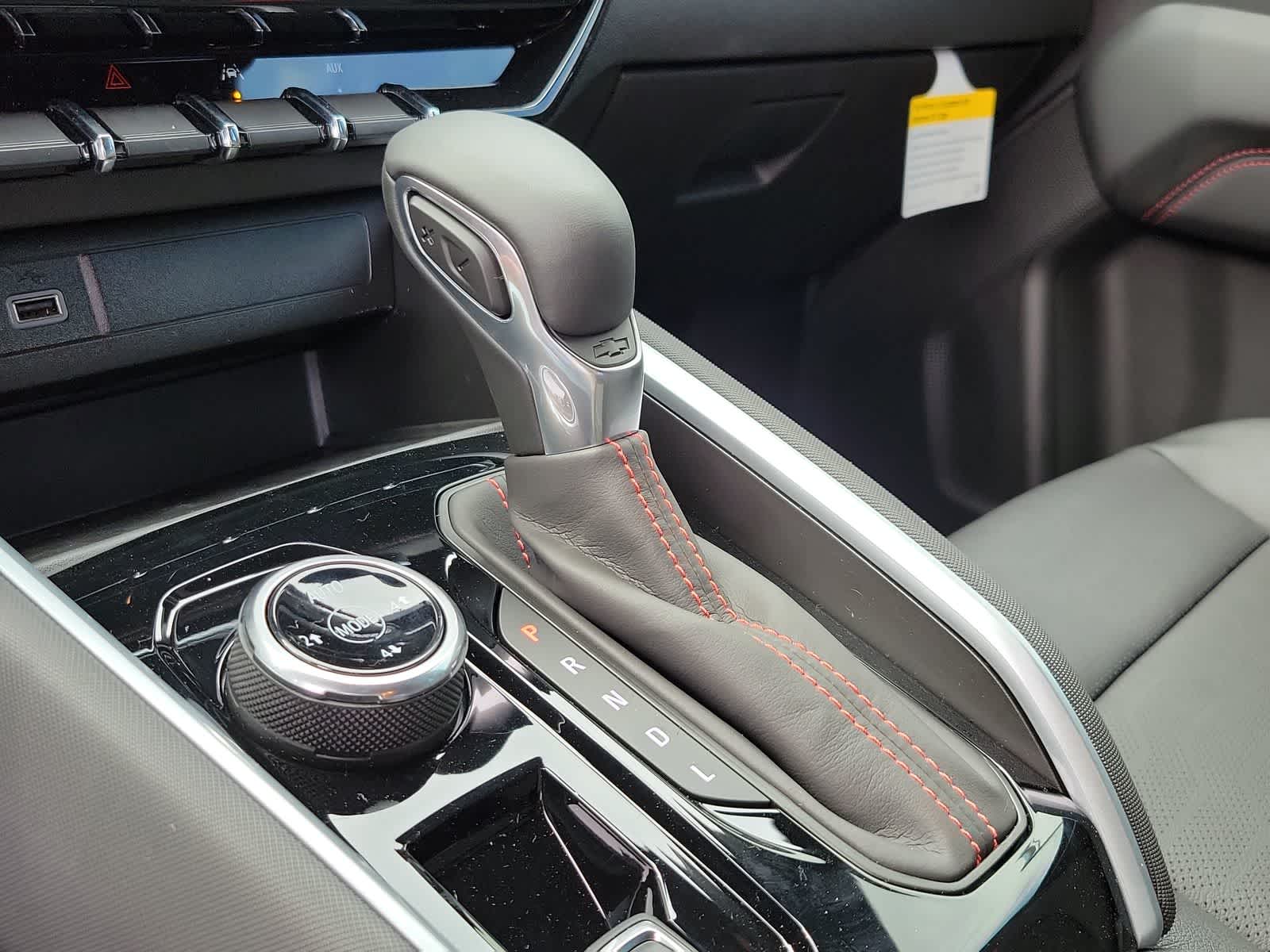 Thumbnail: 2023 Chevrolet Colorado - 17