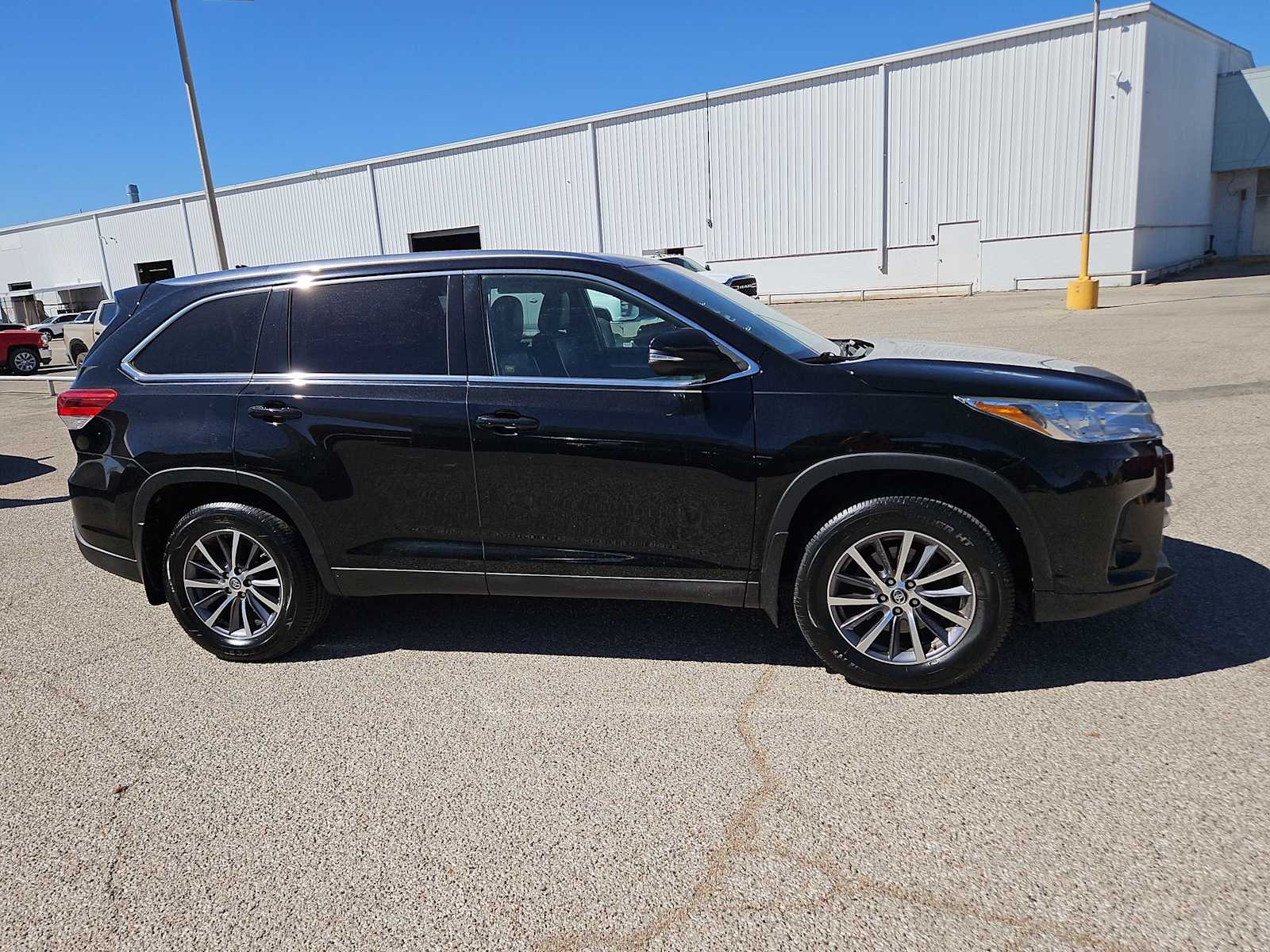 Thumbnail: 2019 Toyota Highlander - 9