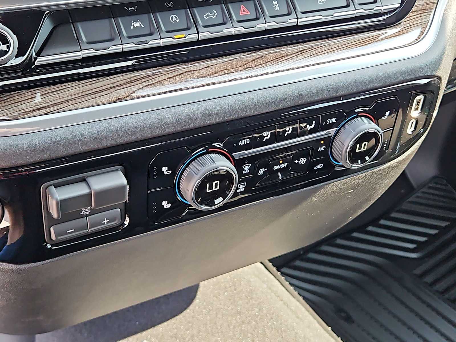 Thumbnail: 2026 Chevrolet Silverado 1500 - 21