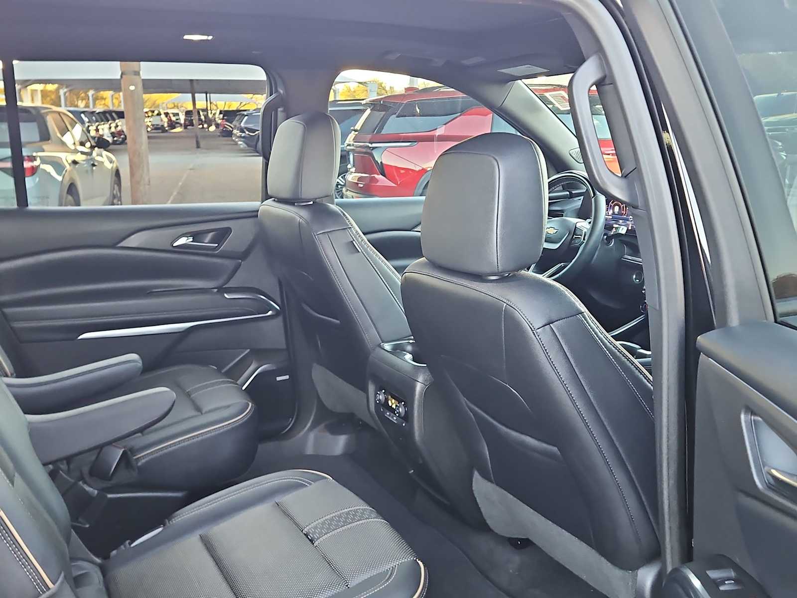 Thumbnail: 2025 Chevrolet Traverse - 16