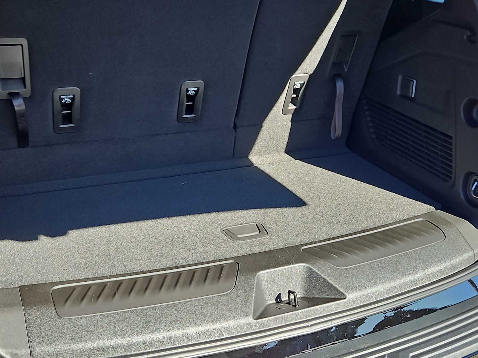 Thumbnail: 2026 Chevrolet Tahoe - 23
