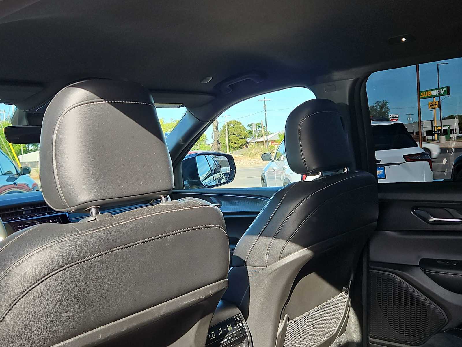 Thumbnail: 2025 Jeep Grand Cherokee L - 16