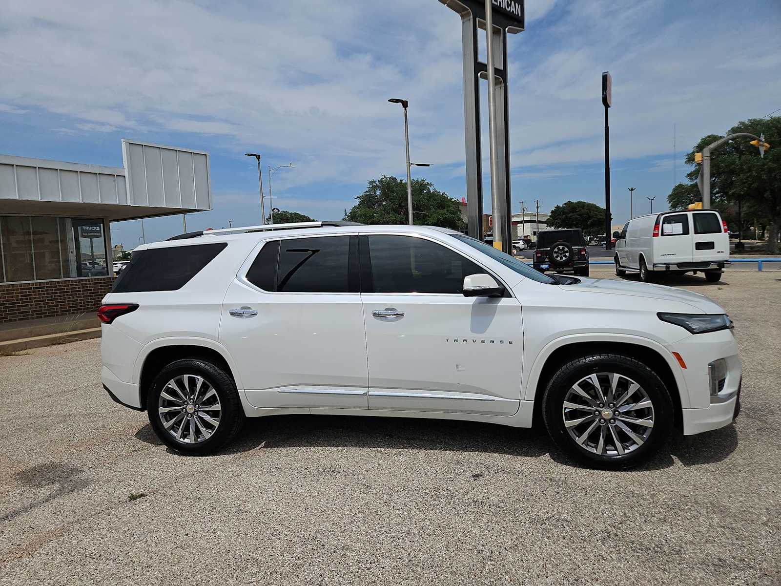 Thumbnail: 2022 Chevrolet Traverse - 9