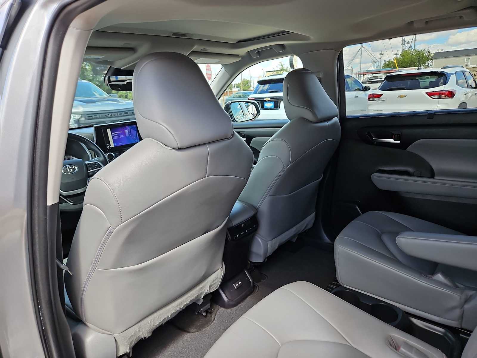 Thumbnail: 2023 Toyota Highlander - 14