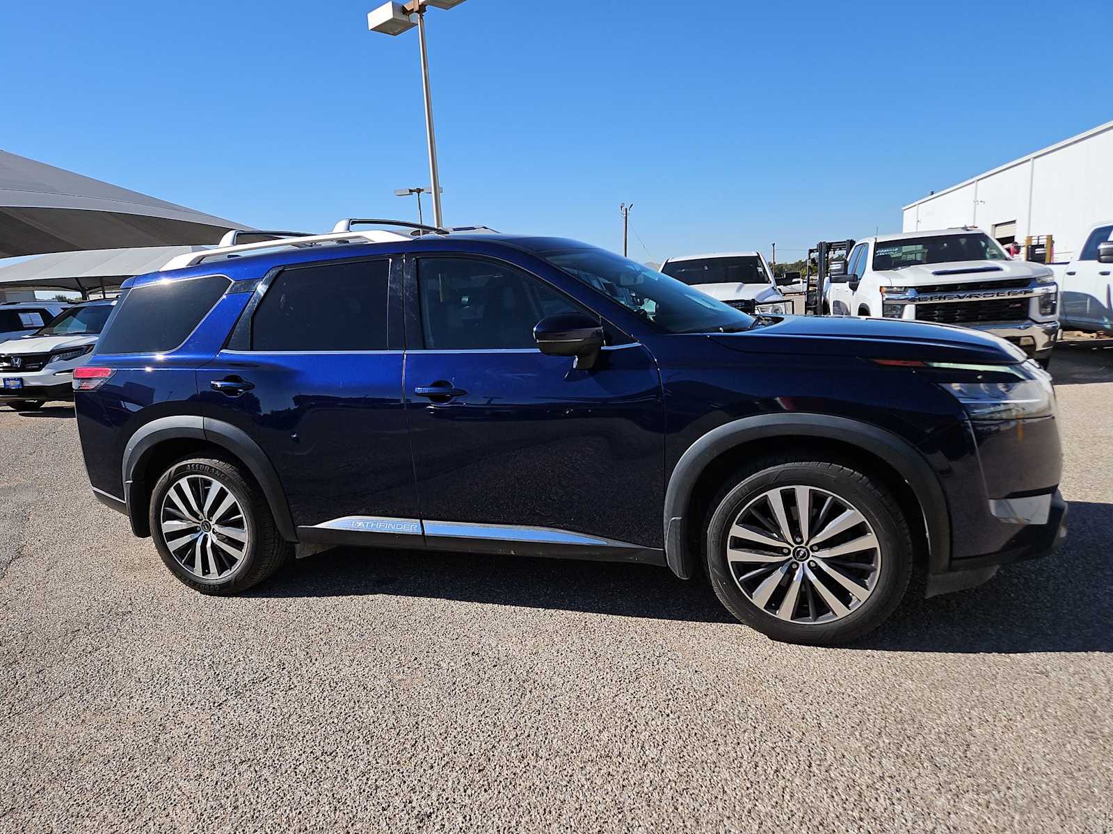 Thumbnail: 2022 Nissan Pathfinder - 9