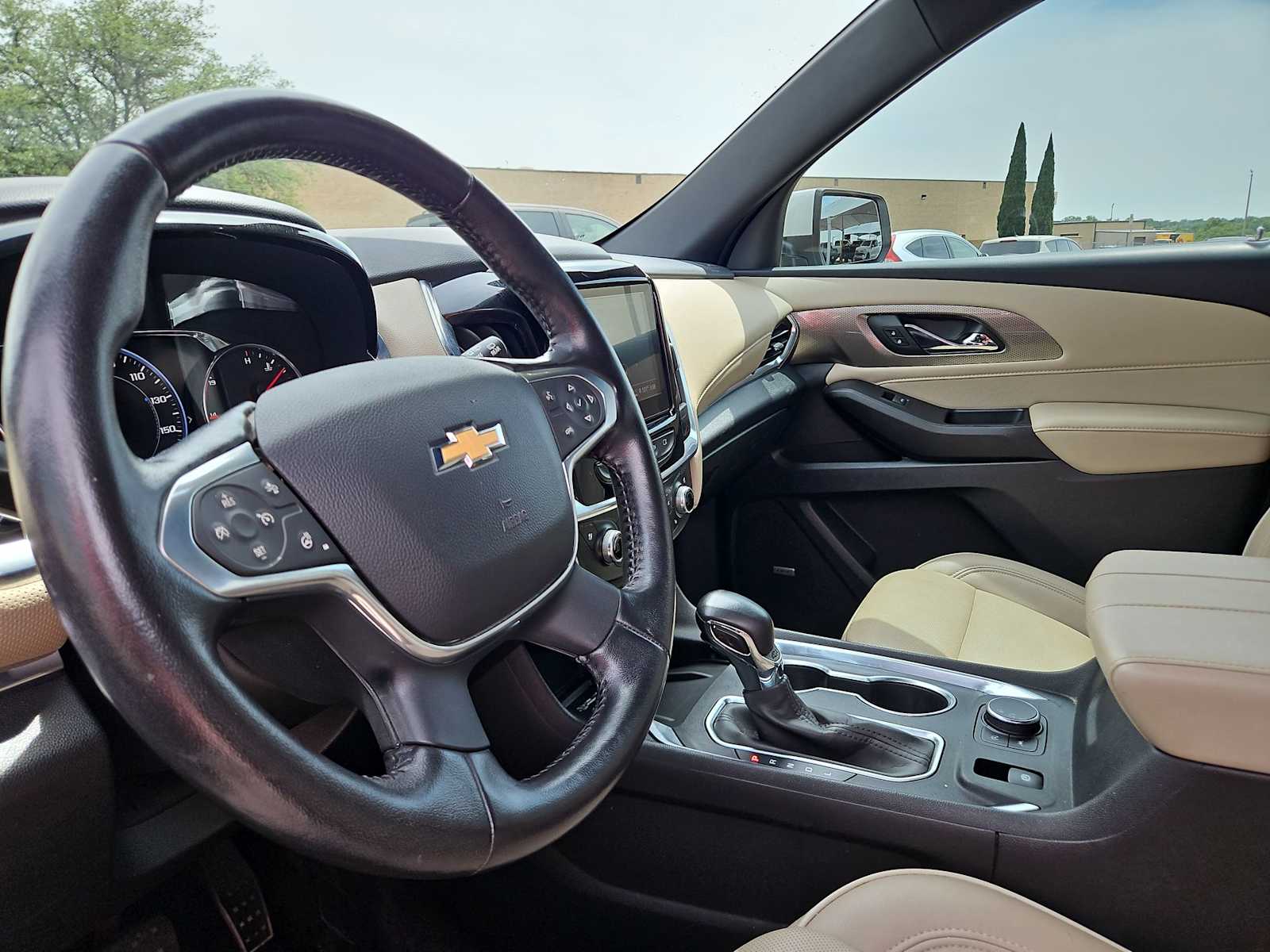 Thumbnail: 2022 Chevrolet Traverse - 10