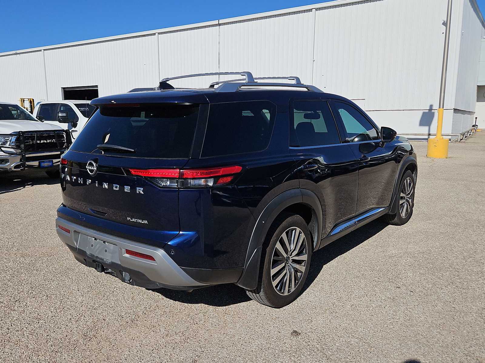 Thumbnail: 2022 Nissan Pathfinder - 8