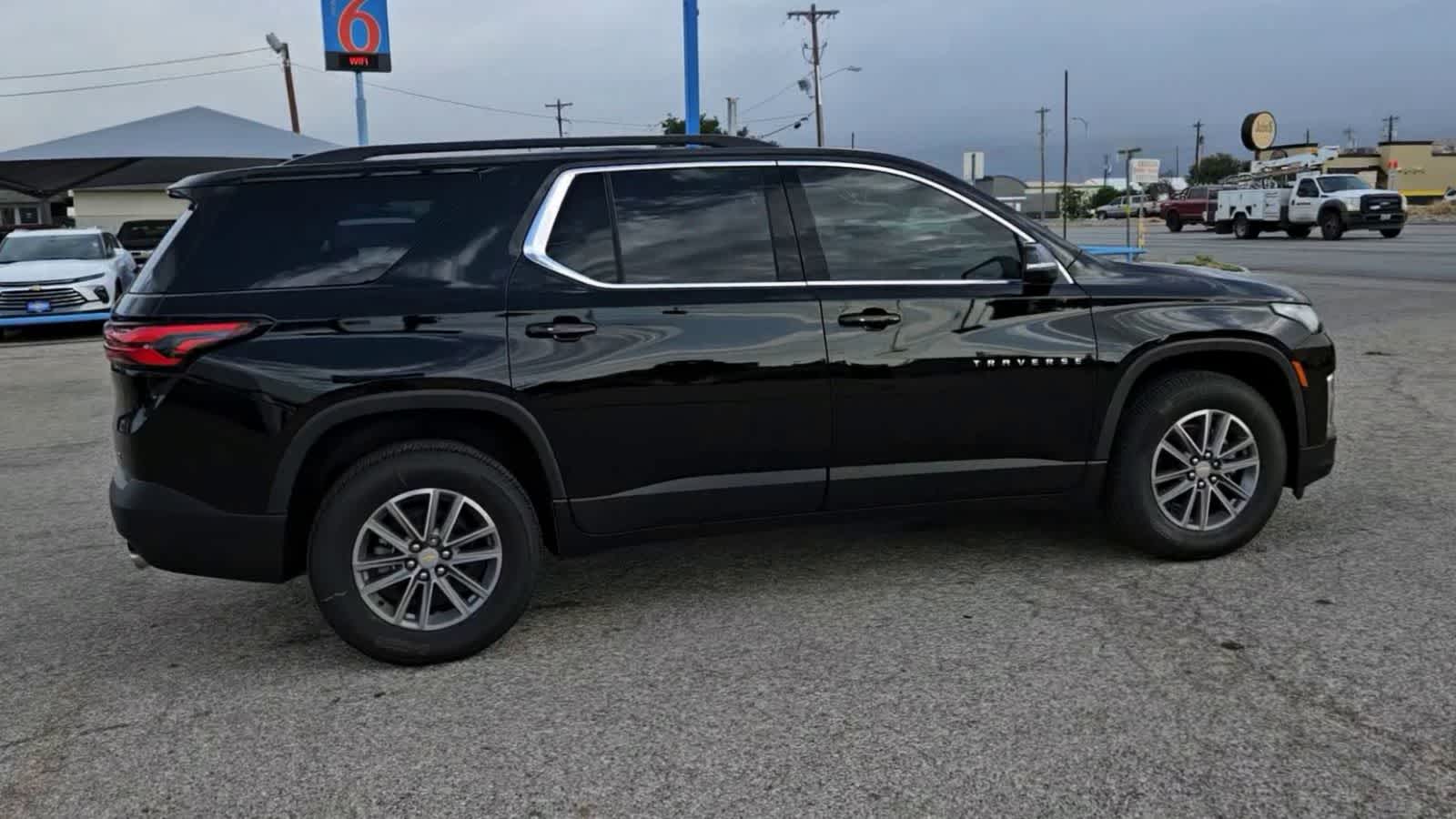 Thumbnail: 2023 Chevrolet Traverse - 8