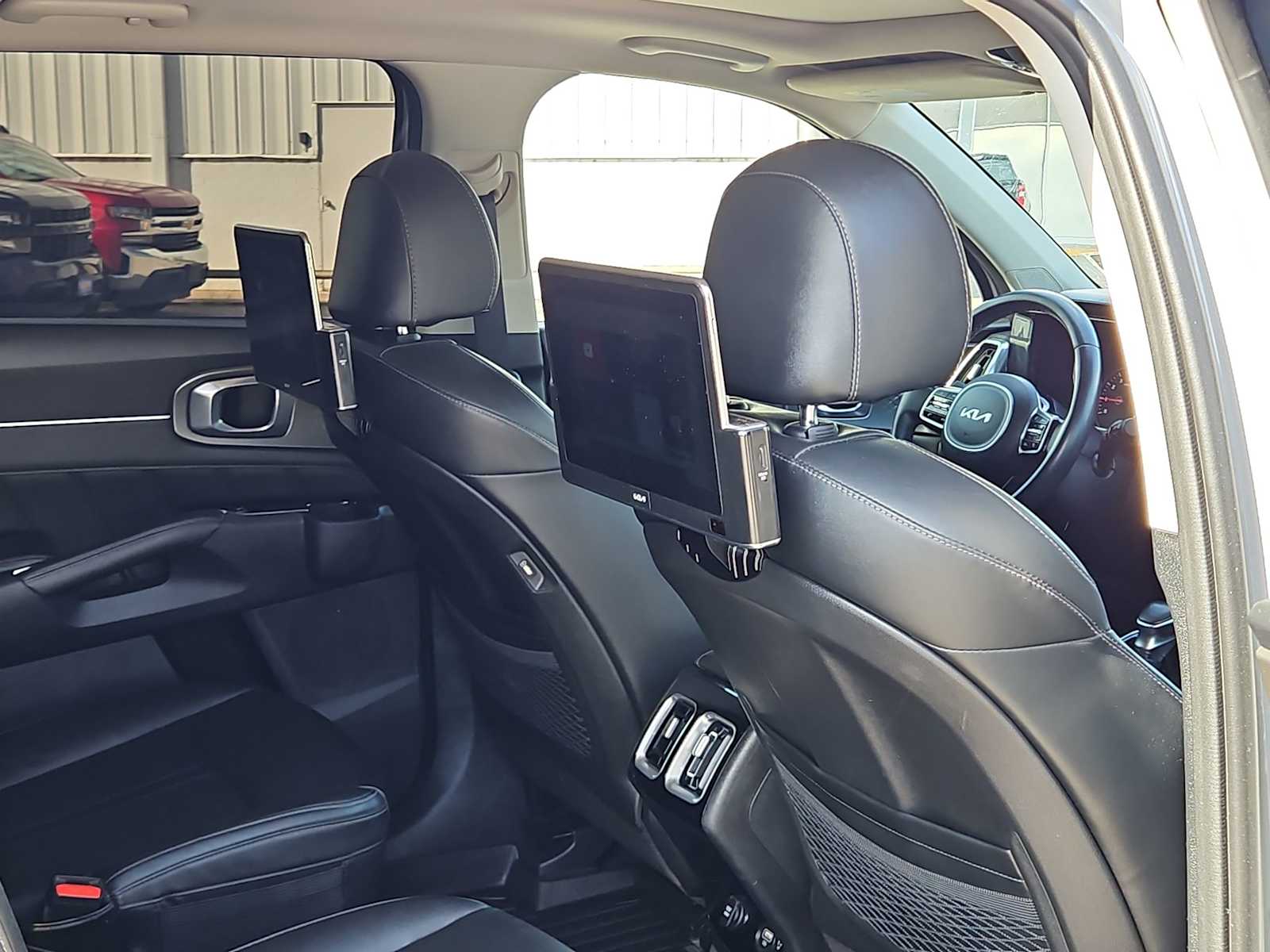 Thumbnail: 2022 Kia Sorento - 16