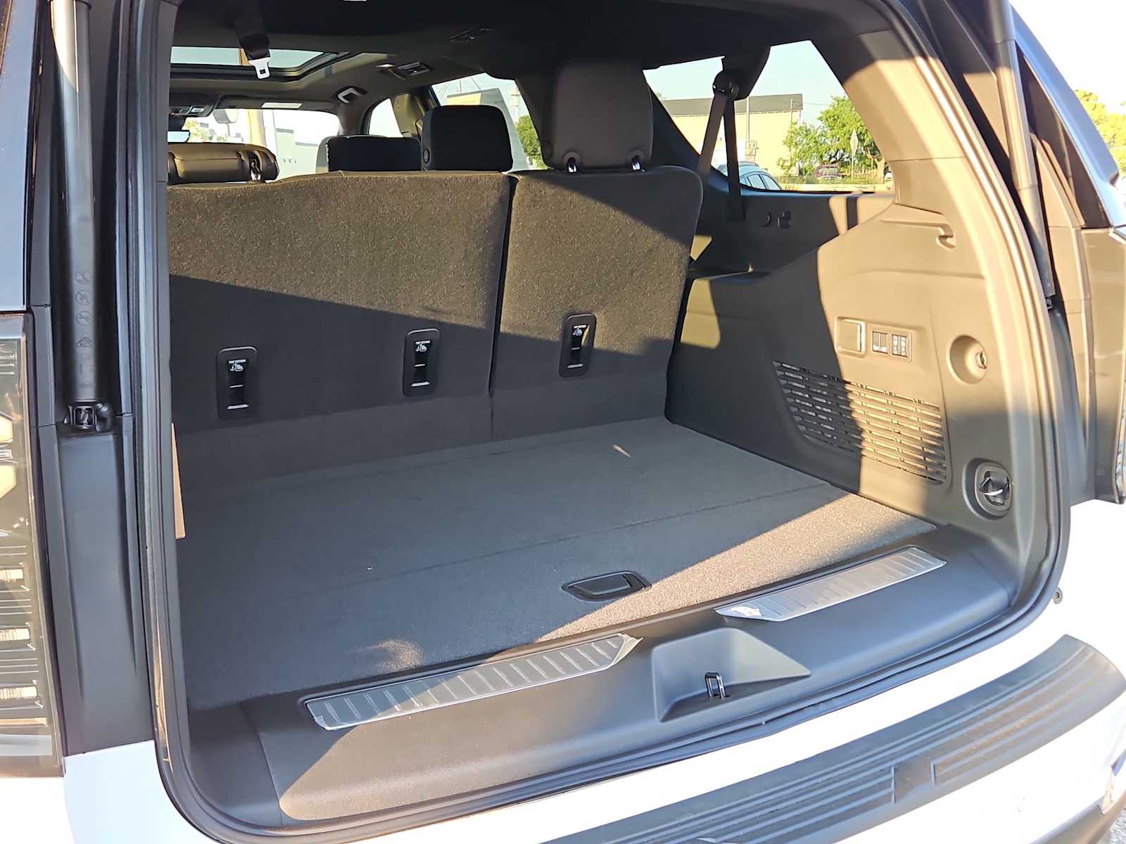 Thumbnail: 2025 Chevrolet Suburban - 19