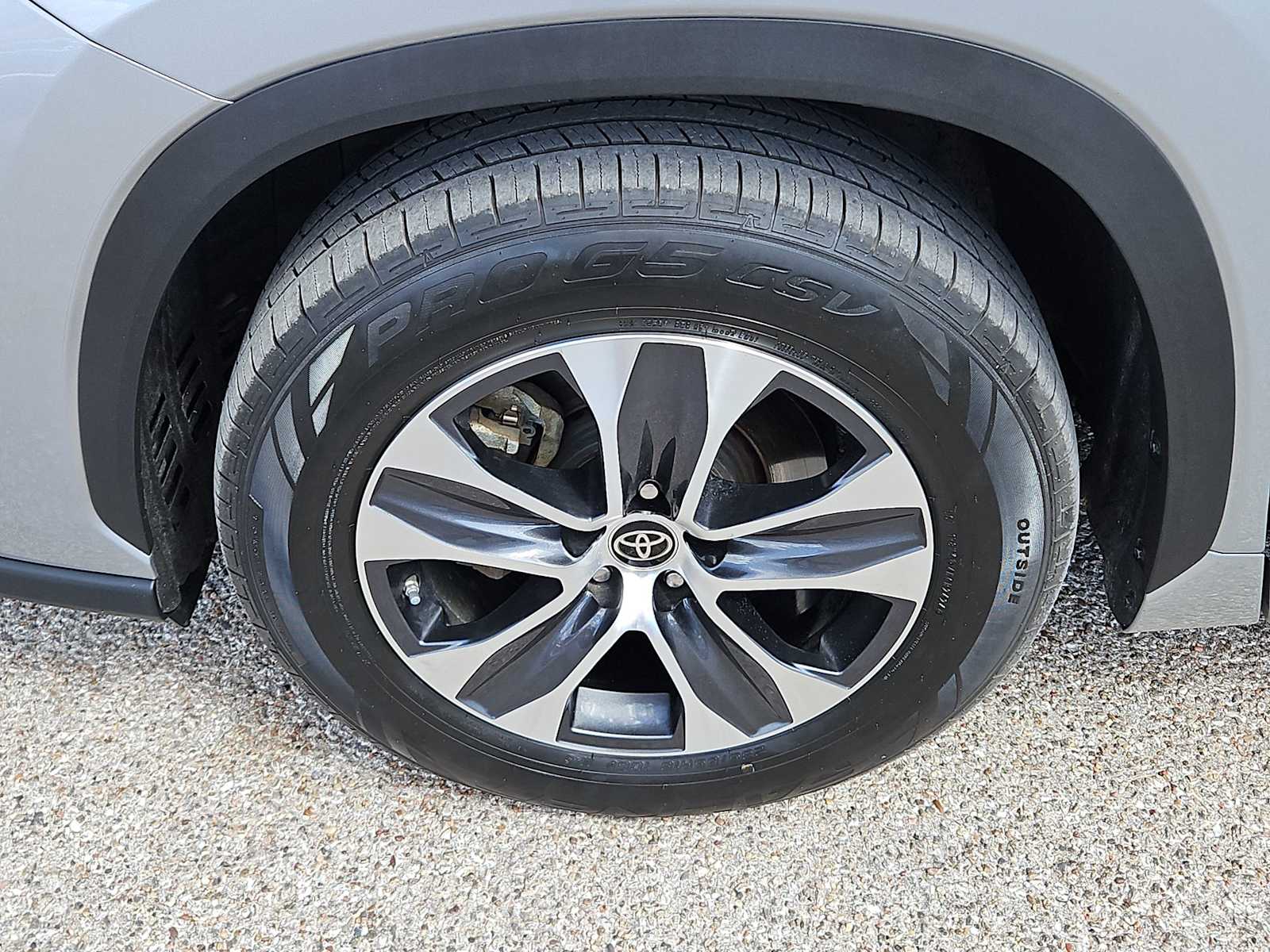 Thumbnail: 2023 Toyota Highlander - 12