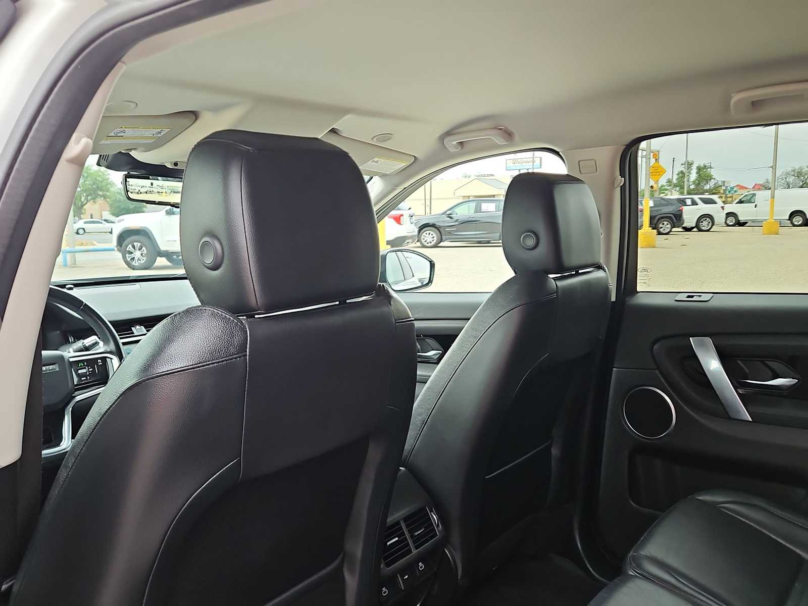 Thumbnail: 2022 Land Rover Discovery Sport - 16