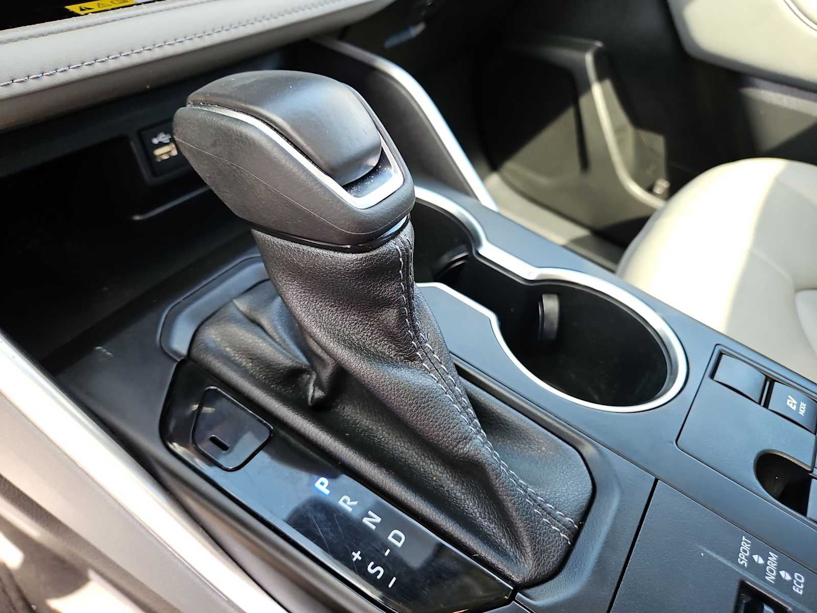 Thumbnail: 2023 Toyota Highlander - 21