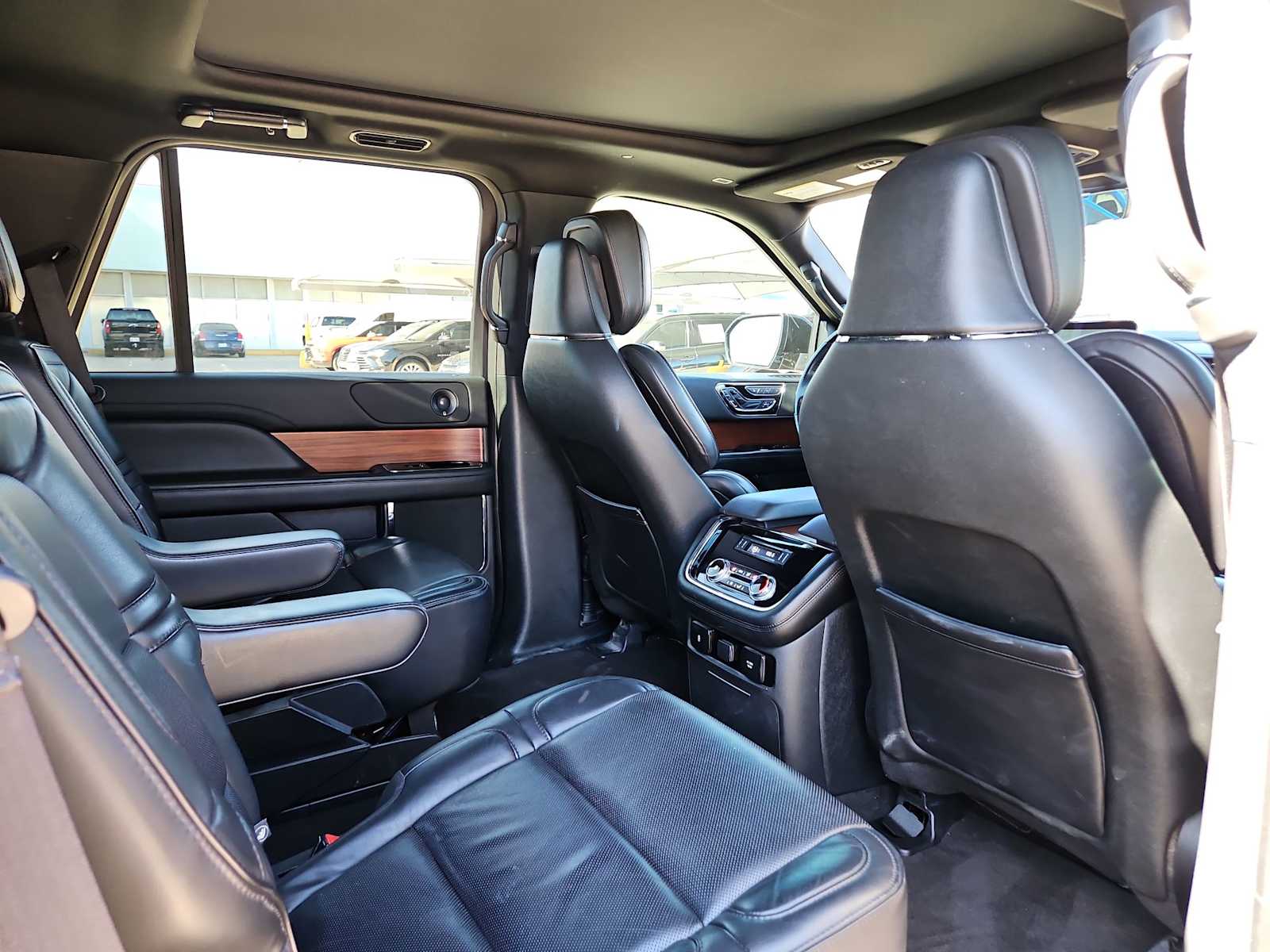 Thumbnail: 2019 Lincoln Navigator - 16