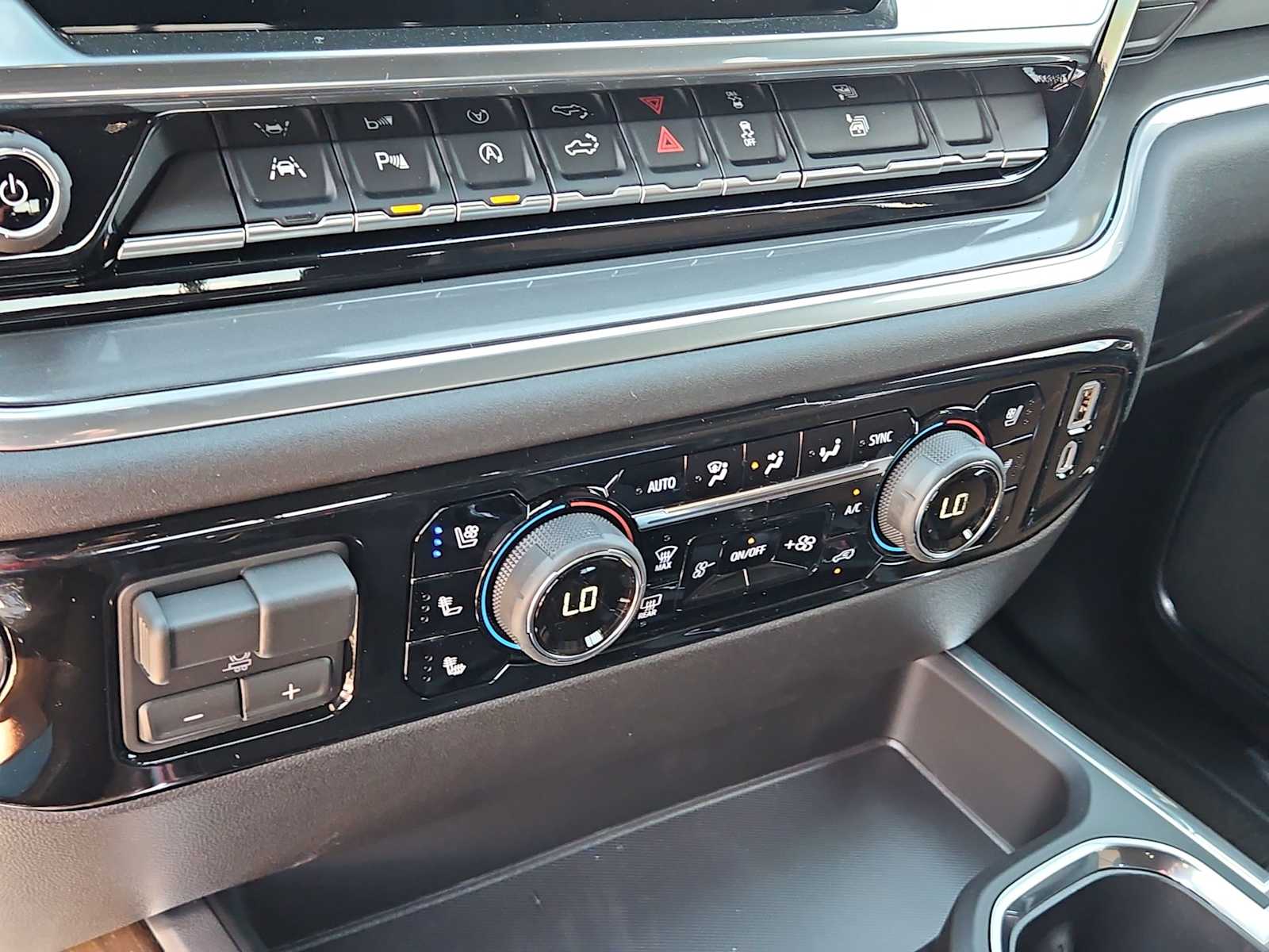 Thumbnail: 2026 Chevrolet Silverado 1500 - 24