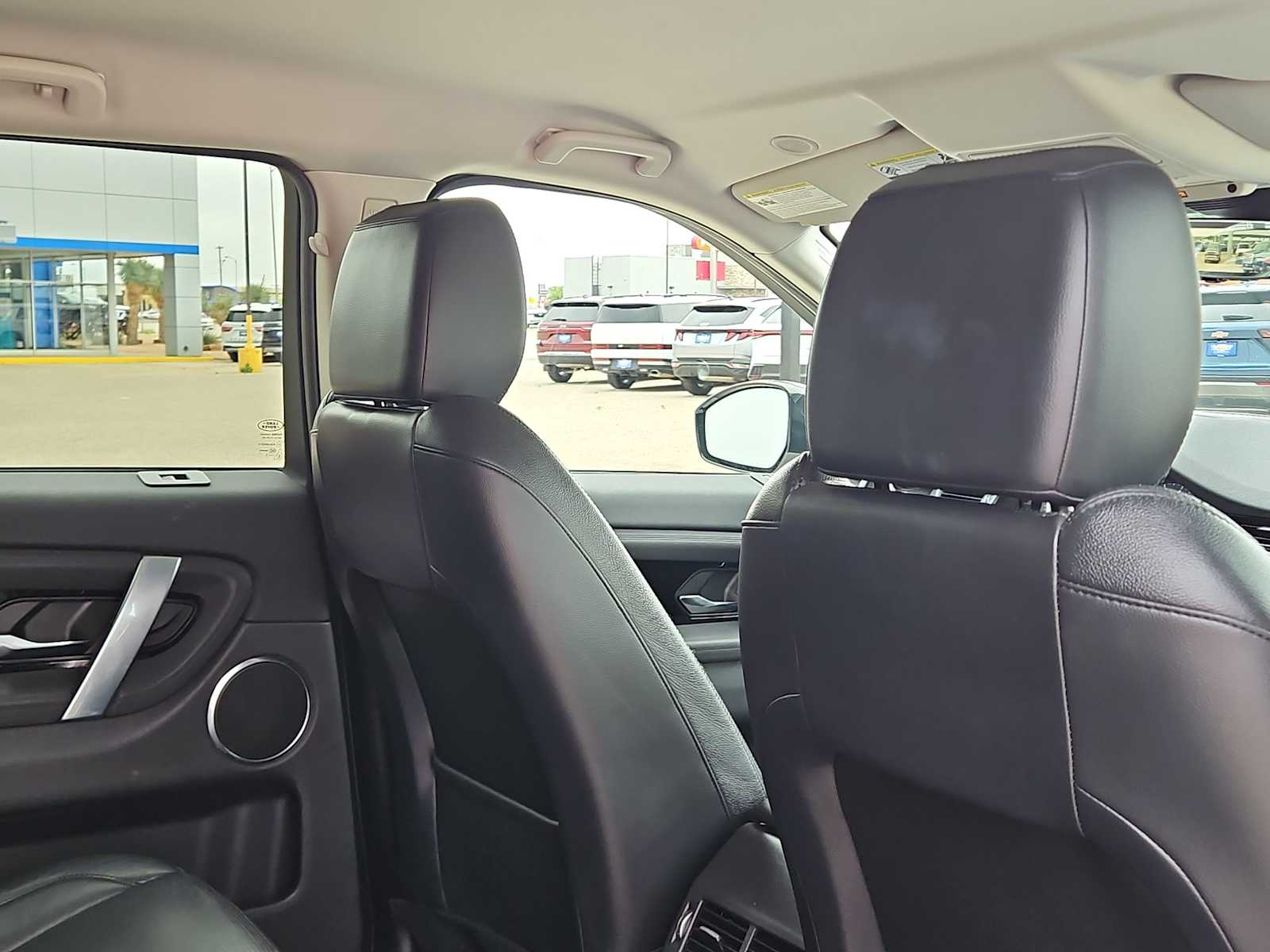 Thumbnail: 2022 Land Rover Discovery Sport - 17