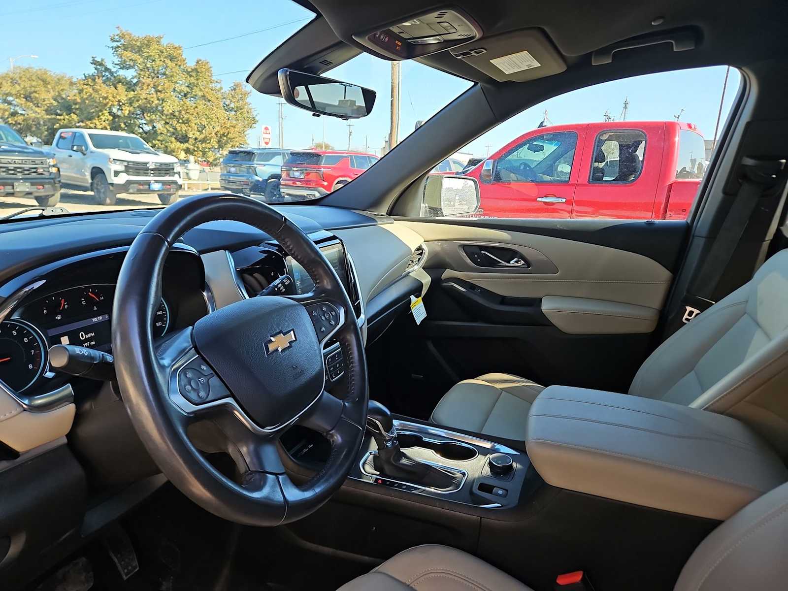 Thumbnail: 2022 Chevrolet Traverse - 10