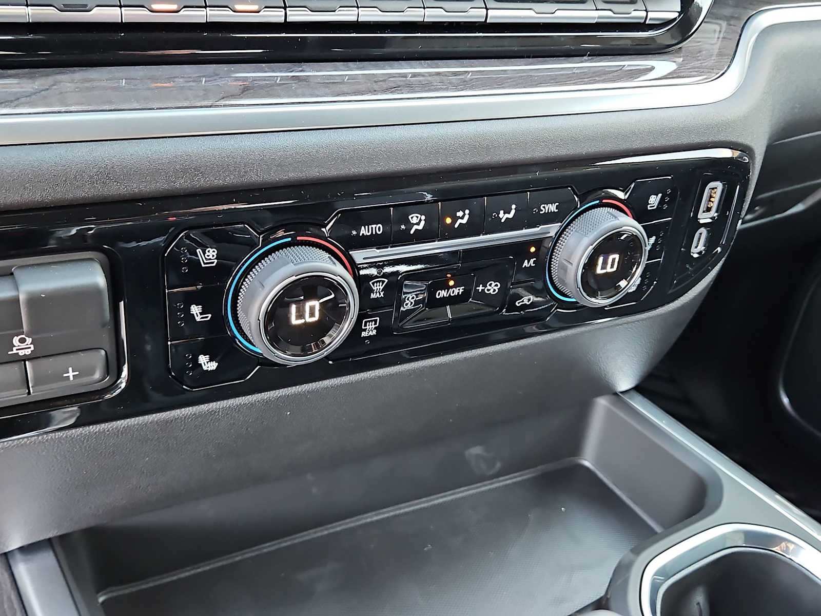 Thumbnail: 2026 Chevrolet Silverado 1500 - 24