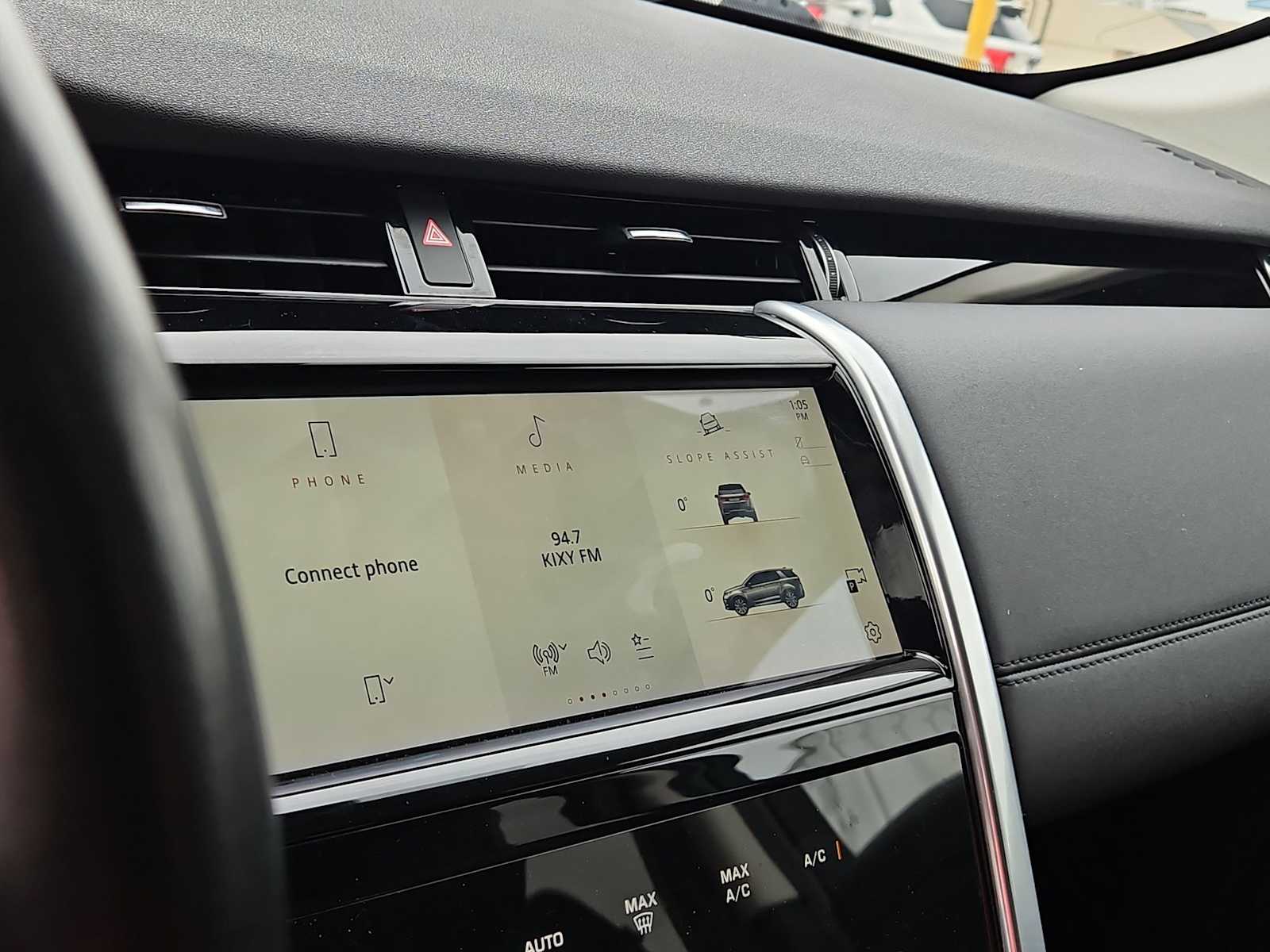 Thumbnail: 2022 Land Rover Discovery Sport - 24