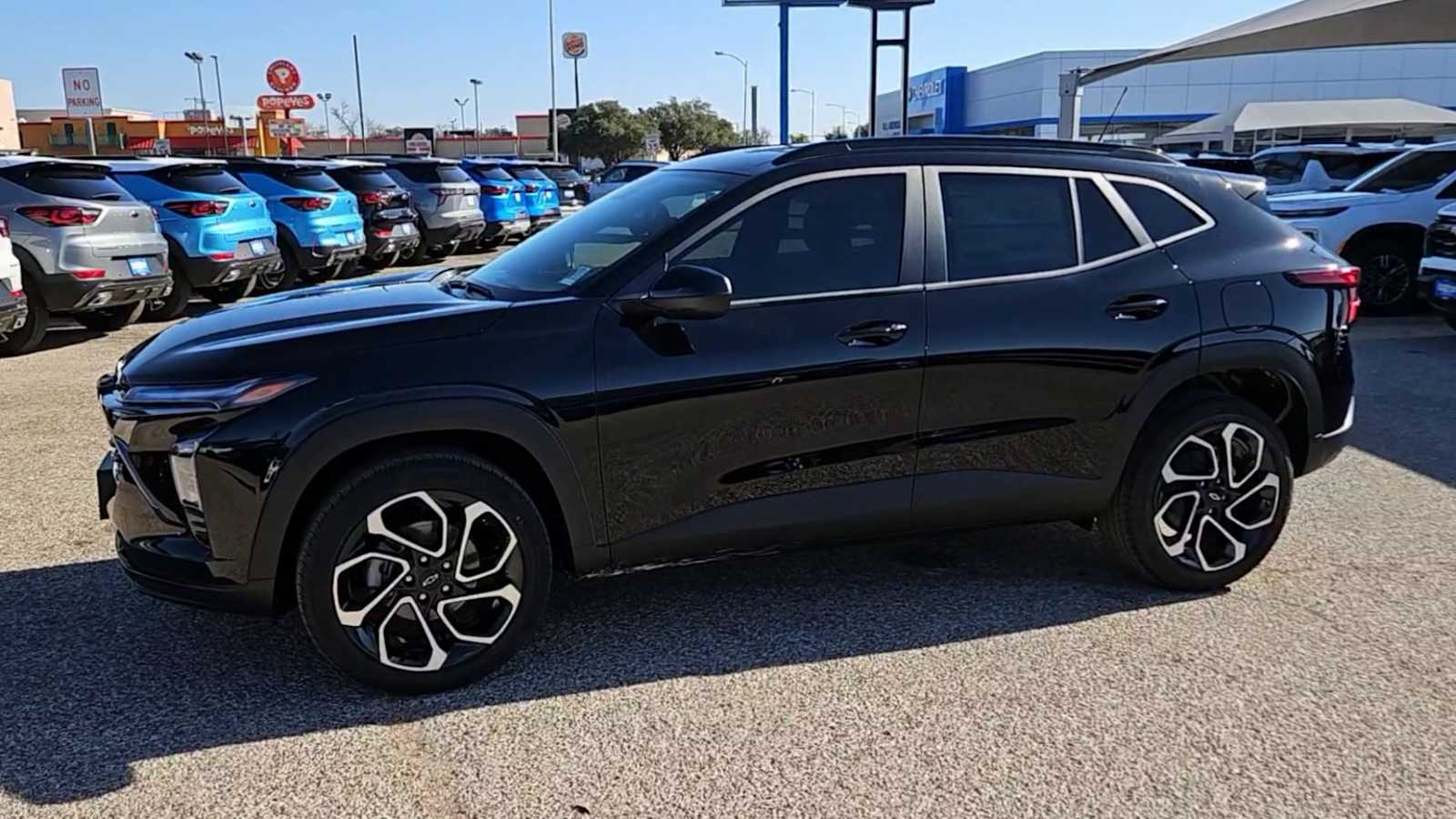 Thumbnail: 2025 Chevrolet Trax - 4