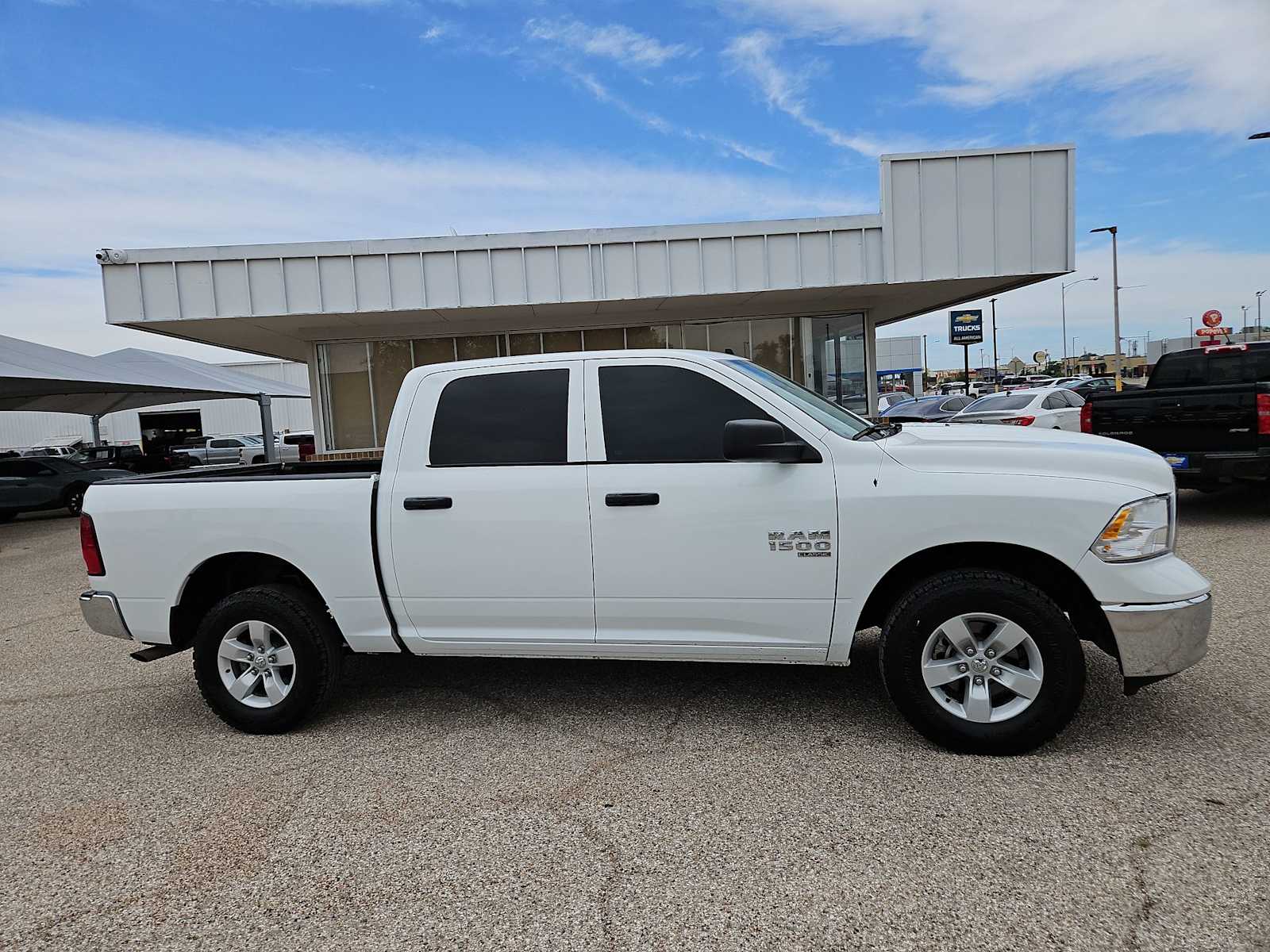 Thumbnail: 2023 RAM 1500 Classic - 9