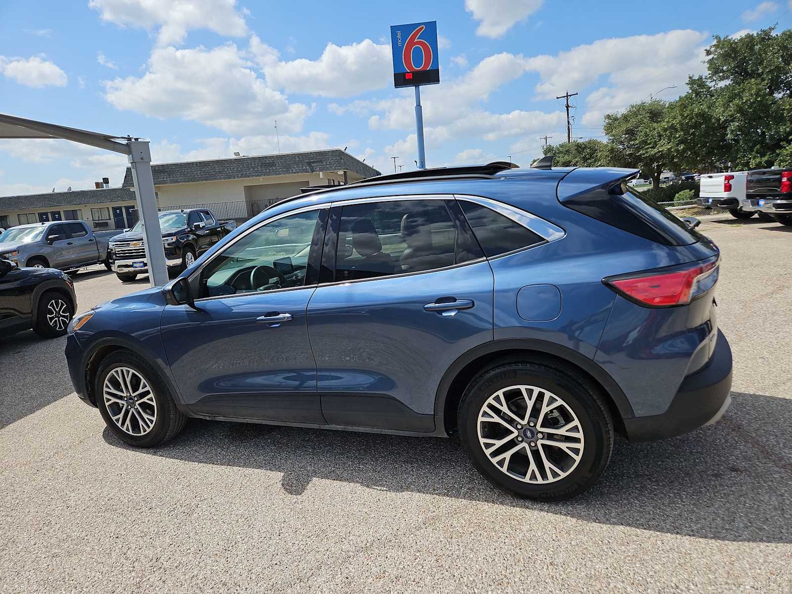 Thumbnail: 2020 Ford Escape - 3