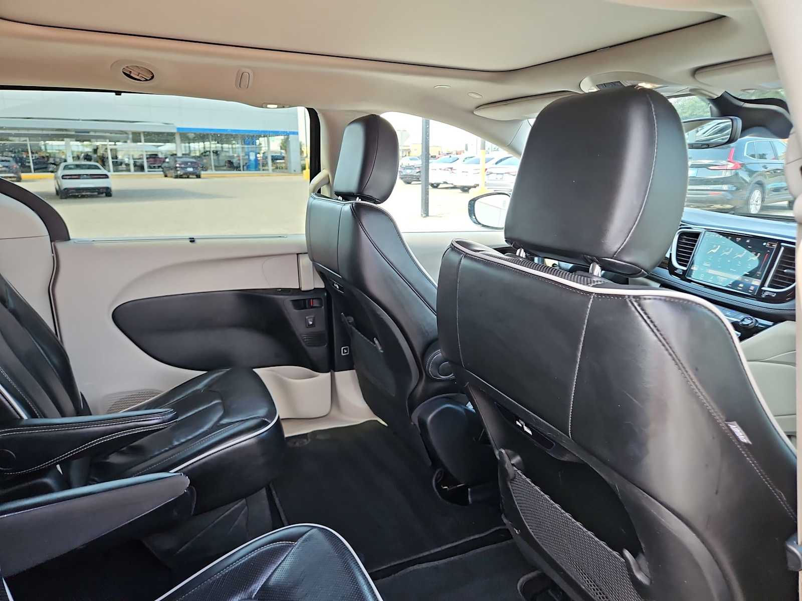 Thumbnail: 2023 Chrysler Pacifica - 12