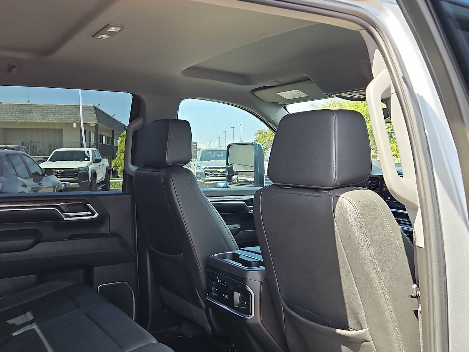 Thumbnail: 2024 Chevrolet Silverado 3500 - 17