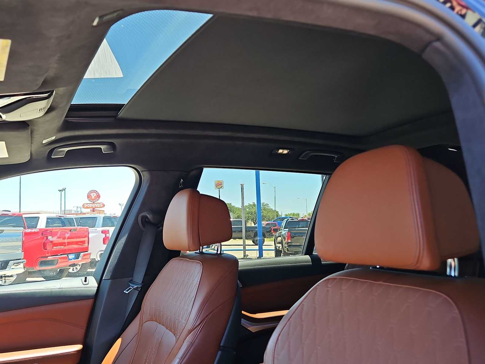 Thumbnail: 2022 BMW X7 - 22