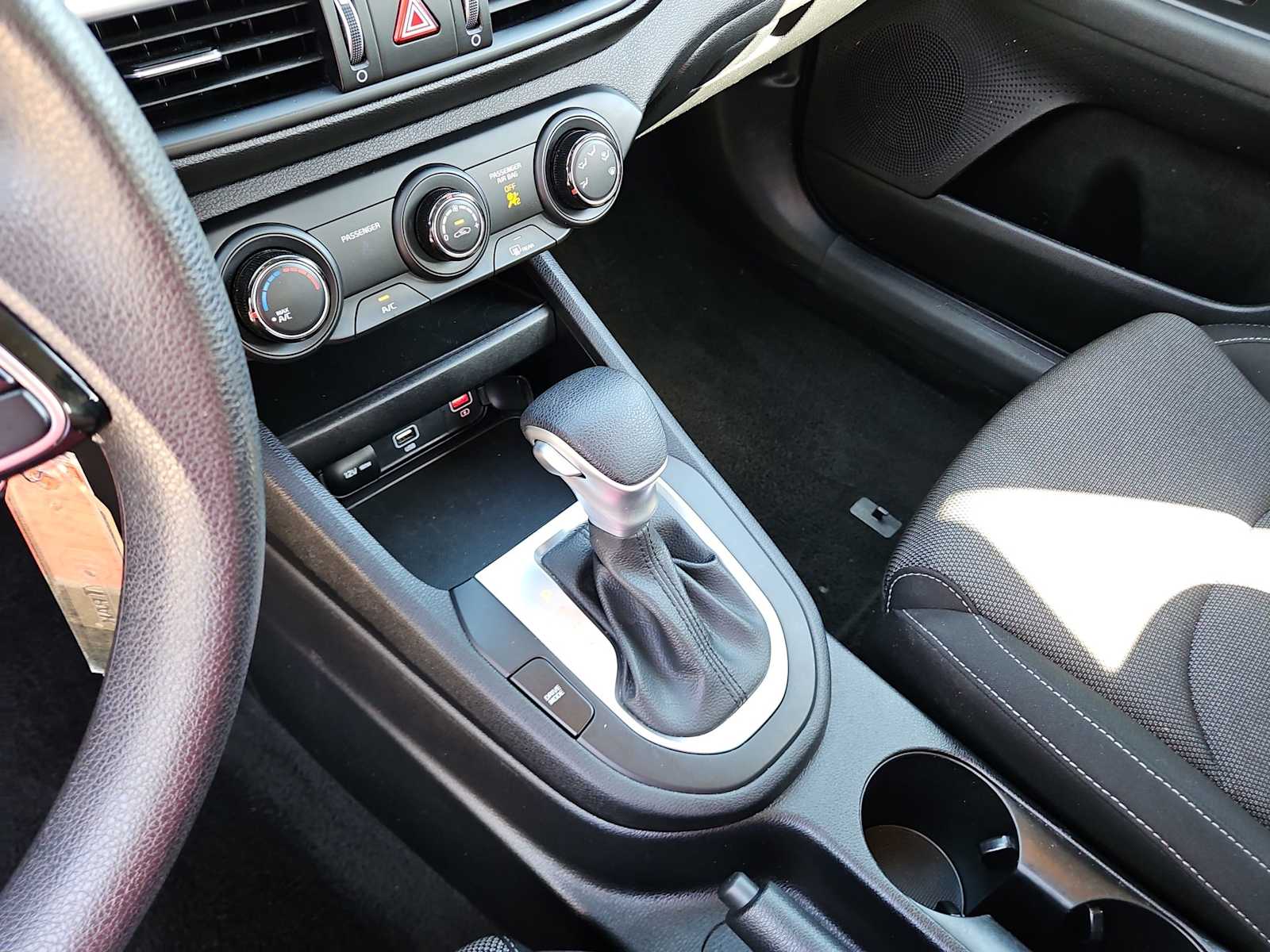 Thumbnail: 2024 Kia Forte - 19