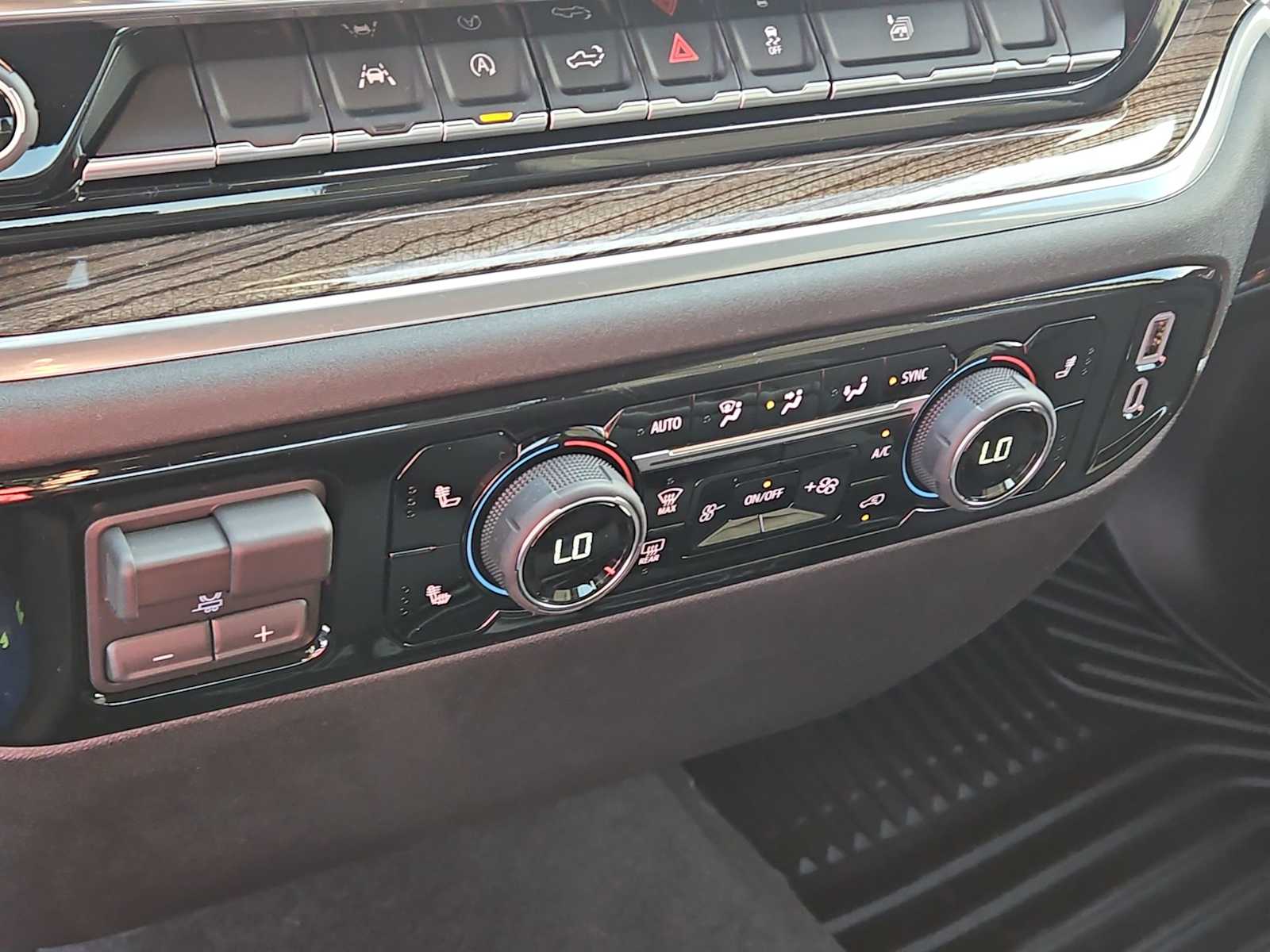 Thumbnail: 2026 Chevrolet Silverado 1500 - 24