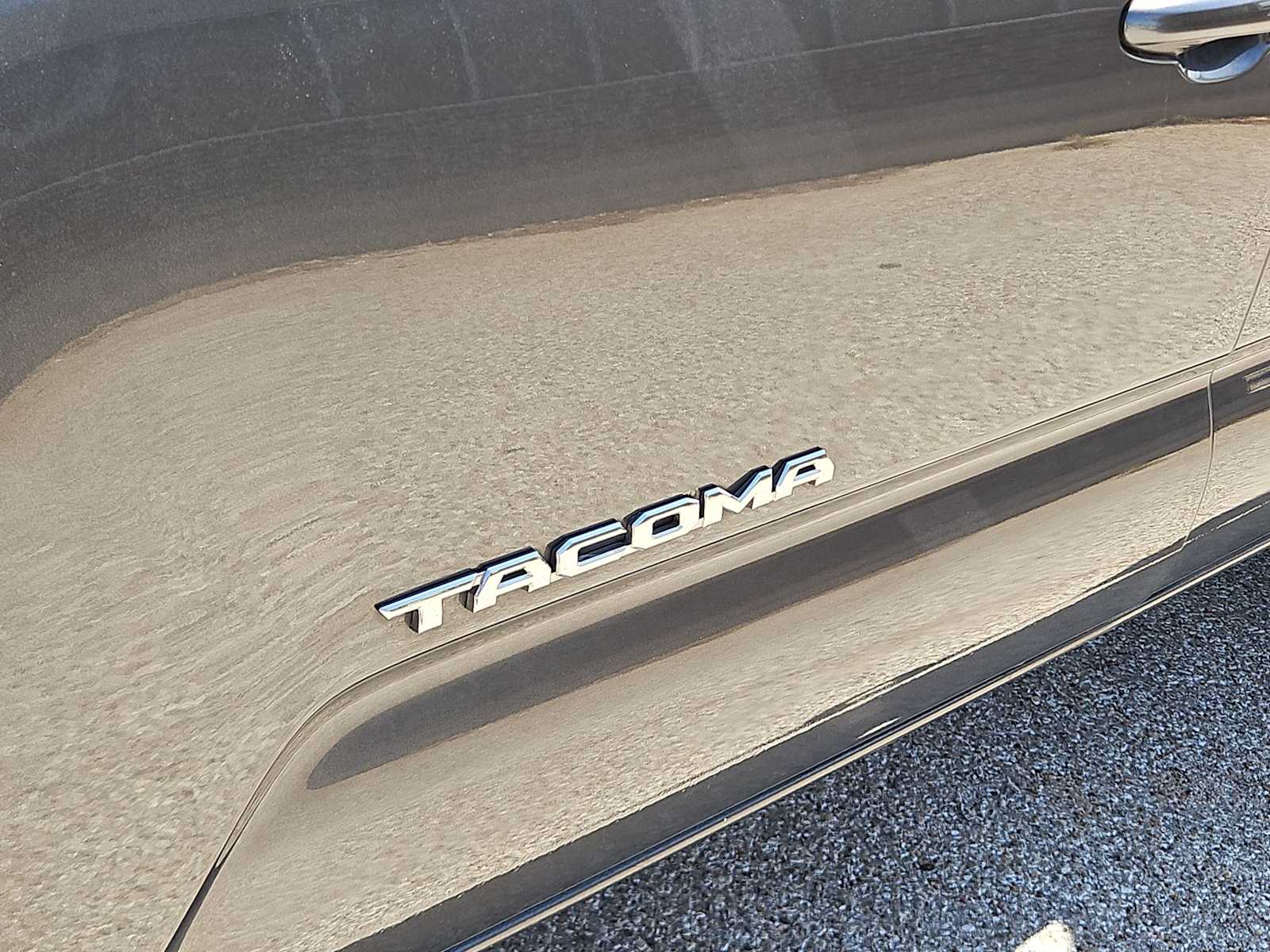 Thumbnail: 2017 Toyota Tacoma - 10