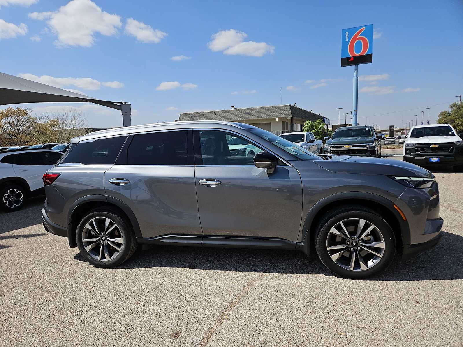 Thumbnail: 2023 INFINITI QX60 - 9