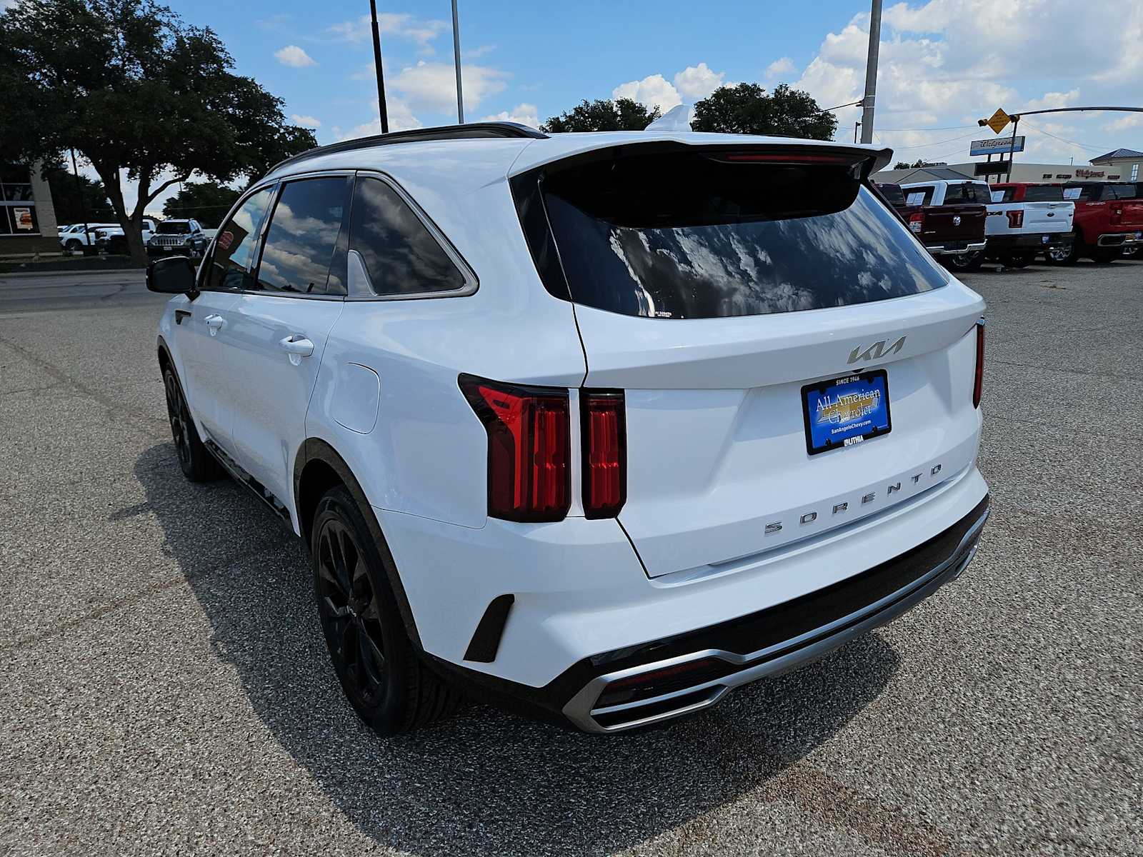 Thumbnail: 2022 Kia Sorento - 4