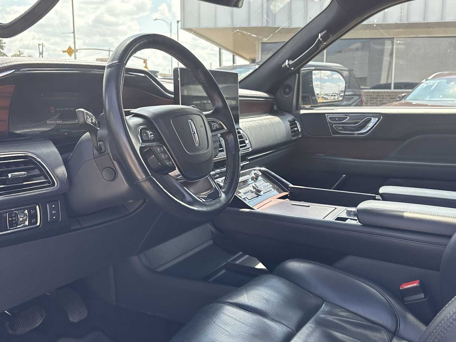 Thumbnail: 2023 Lincoln Navigator - 10