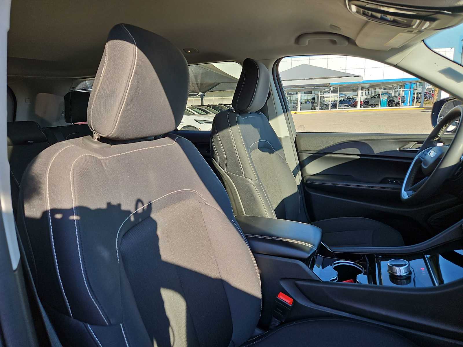 Thumbnail: 2023 Jeep Grand Cherokee - 18