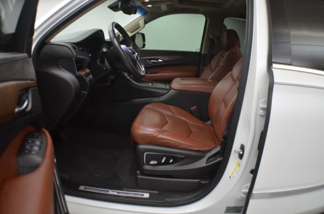 Thumbnail: 2016 Cadillac Escalade - 19