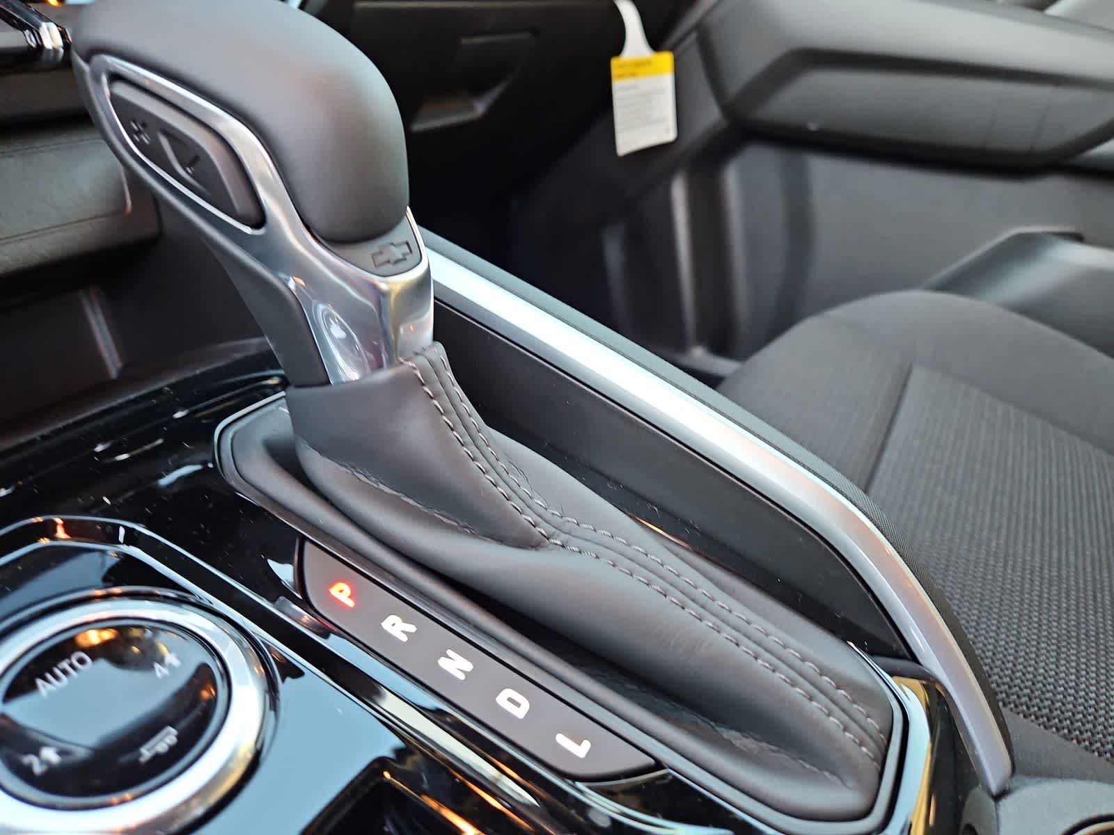 Thumbnail: 2024 Chevrolet Colorado - 25