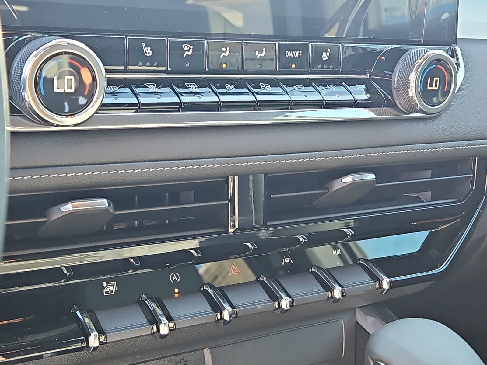 Thumbnail: 2024 Chevrolet Colorado - 29