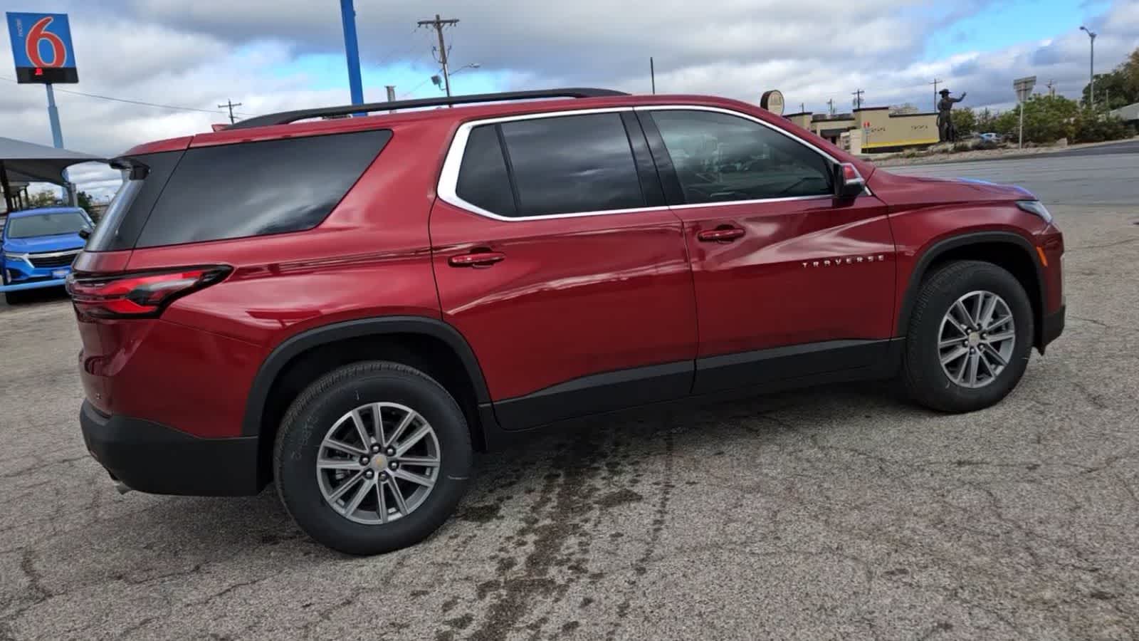 Thumbnail: 2023 Chevrolet Traverse - 8